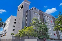 Super Townhouse Balewadi High Street