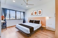 Super Townhouse Balewadi High Street