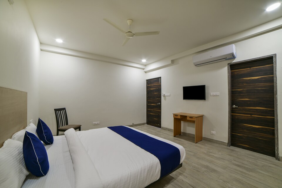 OYO SilverKey 40736 Divine Babylon 2, Hitech City Hyderabad, Hyderabad