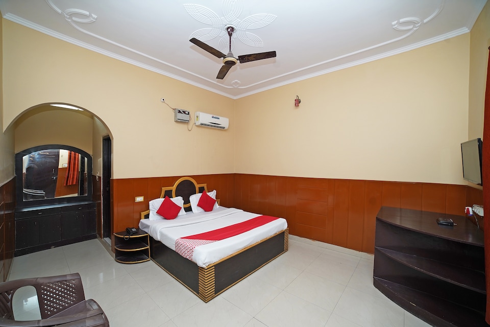 OYO 40742 Kahlon Hotel & Restaurant, Bazpur City, Kashipur