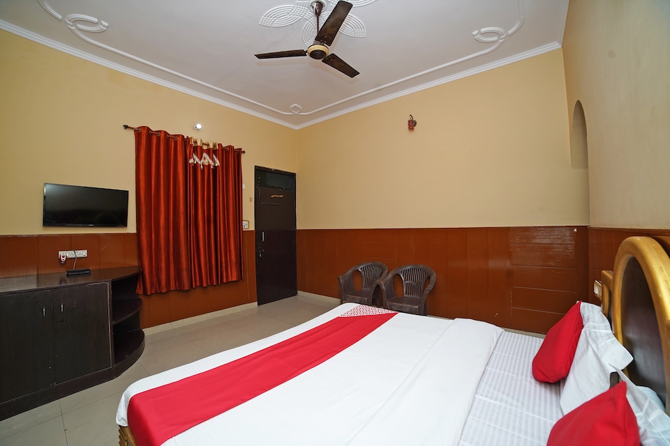 OYO 40742 Kahlon Hotel & Restaurant, Bazpur City, Kashipur