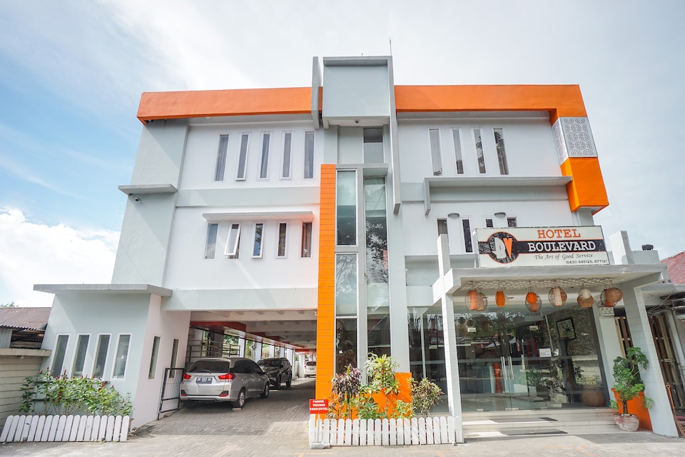 OYO 955 Hotel Boulevard, Sario, Manado