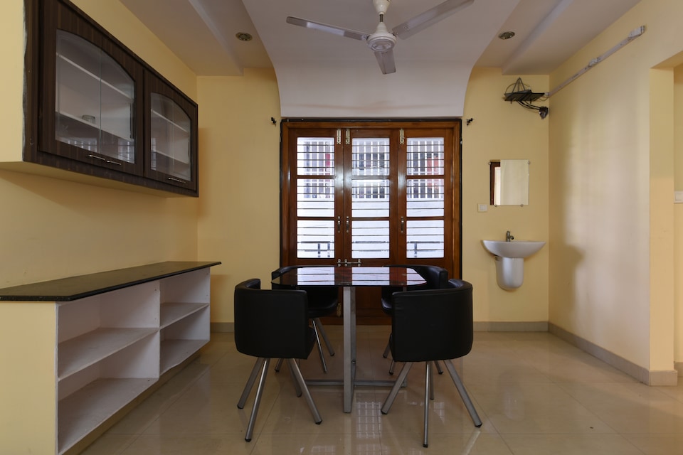 OYO 40770 Sai Priya Residency, Ramaraopet Kakinada, Kakinada