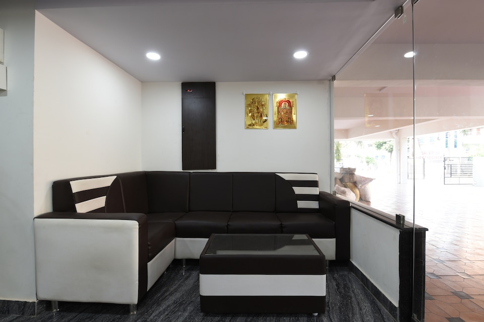 OYO 40770 Sai Priya Residency, Ramaraopet Kakinada, Kakinada