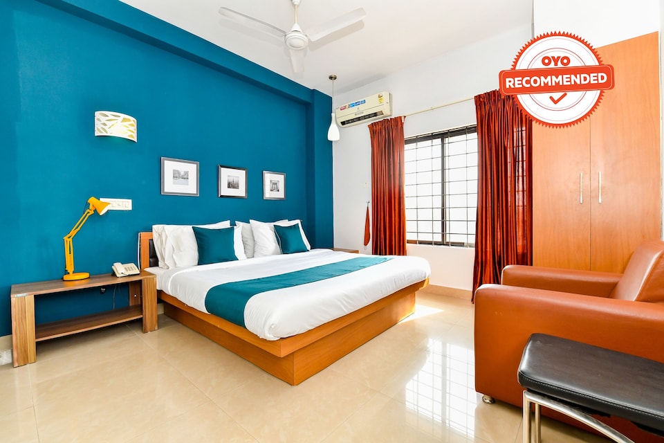 OYO SilverKey Empire Plaza, Vytilla Kochi, Kochi