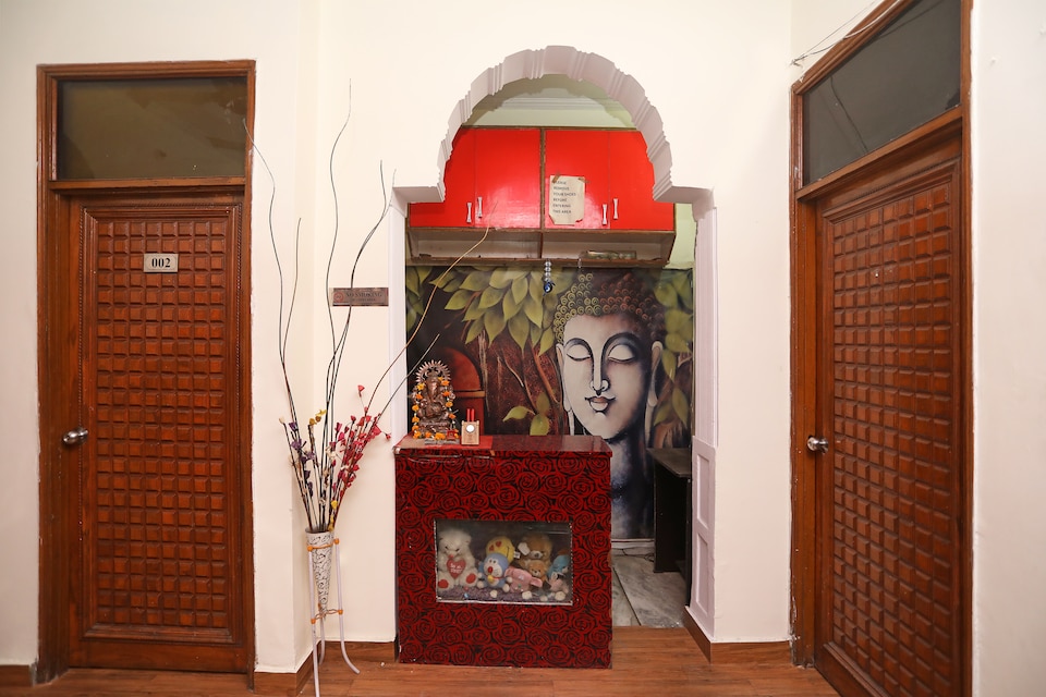 Capital O Hotel Heaven, Pitampura - Rohini Delhi, Delhi