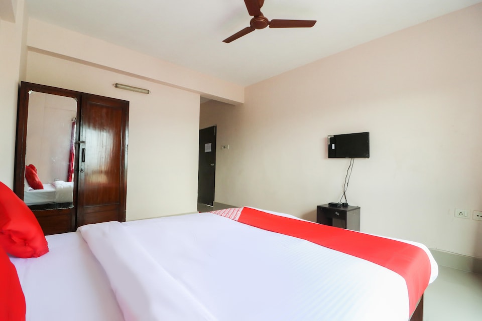 OYO 40826 Teghoria, VIP Road Kolkata, Kolkata
