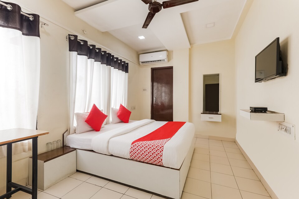 OYO 40849 Hotel Unity, Bombay Hospital, Indore