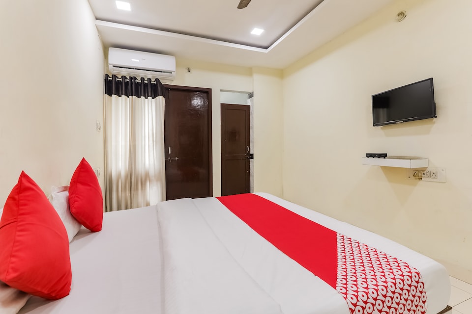 OYO 40849 Hotel Unity, Bombay Hospital, Indore