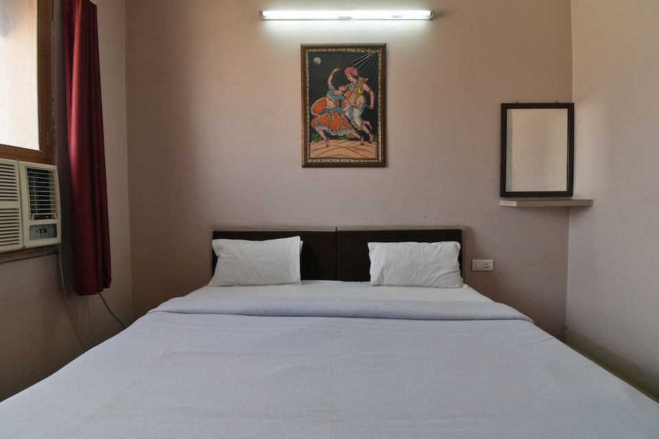 SPOT ON 40872 Sardar S.H Palace, Hawa Mahal, Jaipur