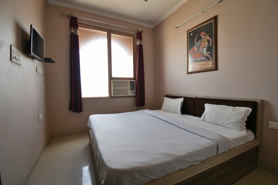 SPOT ON 40872 Sardar S.H Palace, Hawa Mahal, Jaipur