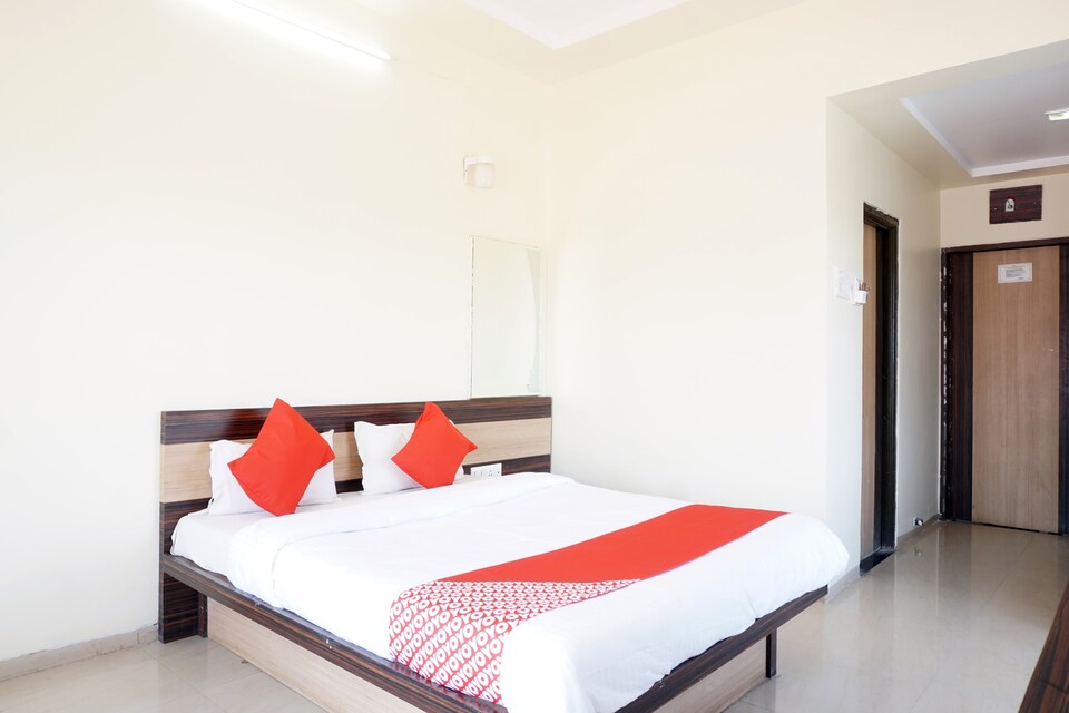 OYO 40884 Hotel Vighnharta Inn, Shegaon, Shegaon