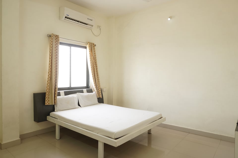 OYO 40886 Hotel Raj Palace, Shegaon, शेगाव