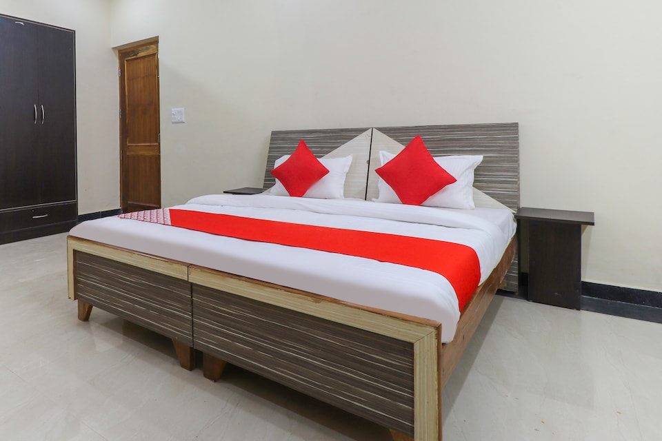 OYO Pratap Guest House Near Indira Nagar Metro Station, Gomti Nagar Lucknow, Lucknow