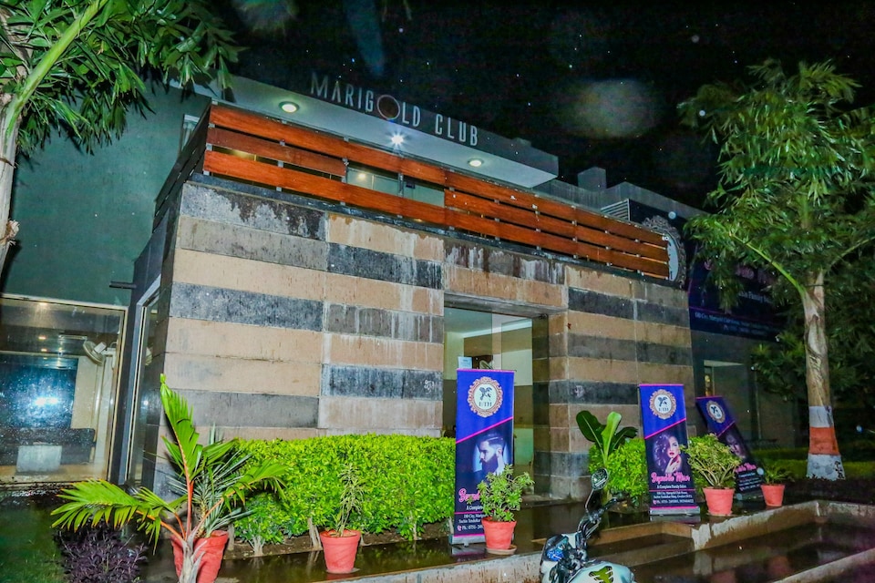 Collection O 3823 Marigold Club, Padav, Gwalior