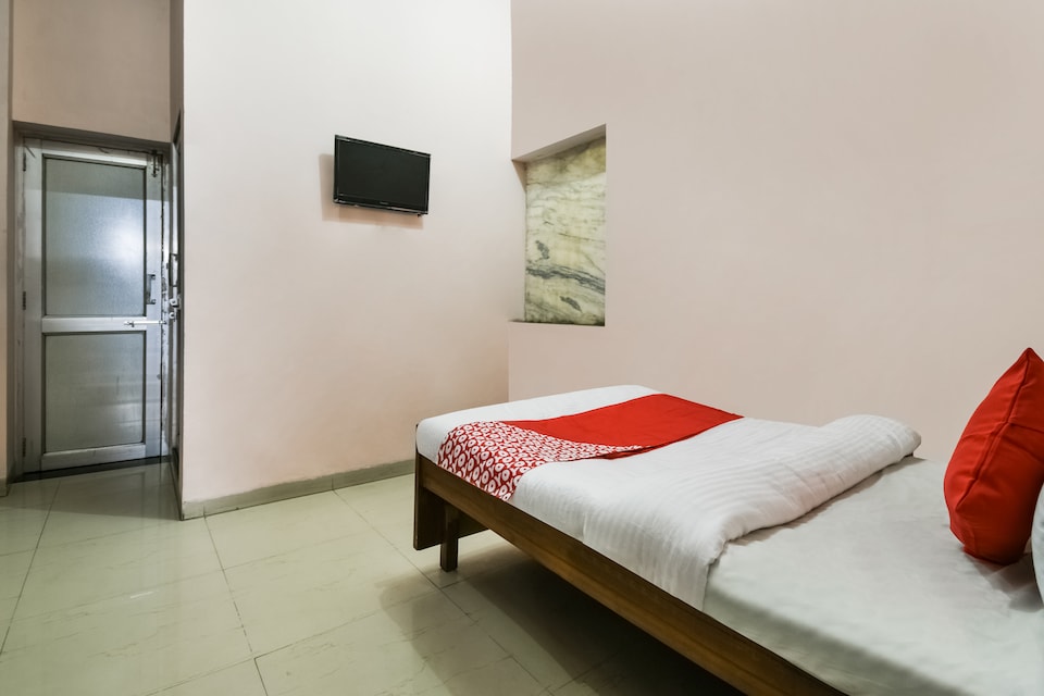 OYO 40935 Vishwakarma Hotel And Restaurant, Reengus, Reengus