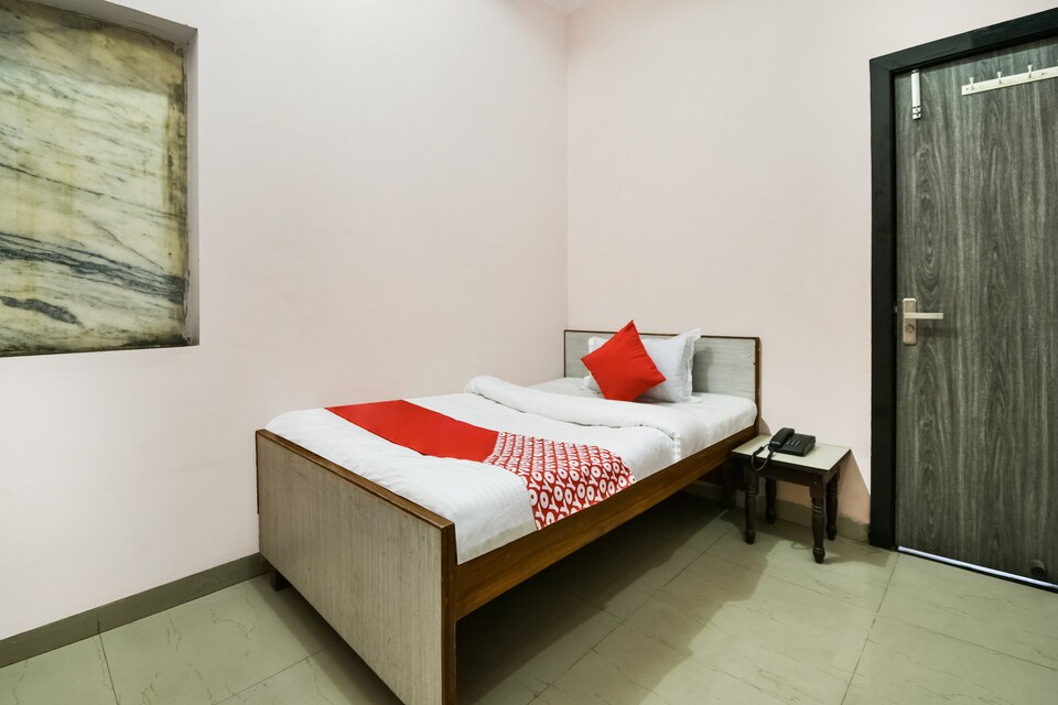 OYO 40935 Vishwakarma Hotel And Restaurant, Reengus, Reengus