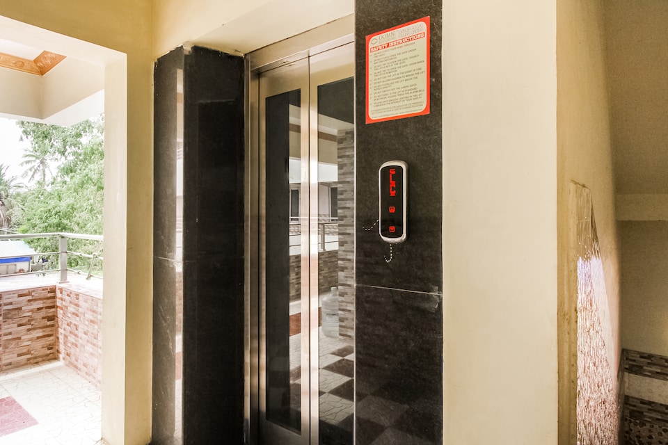 OYO 40945 Aakash Towers, Mannargudi, Kumbakonam
