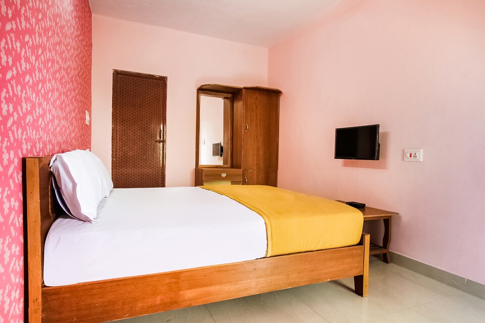 OYO 40945 Aakash Towers, Mannargudi, Kumbakonam