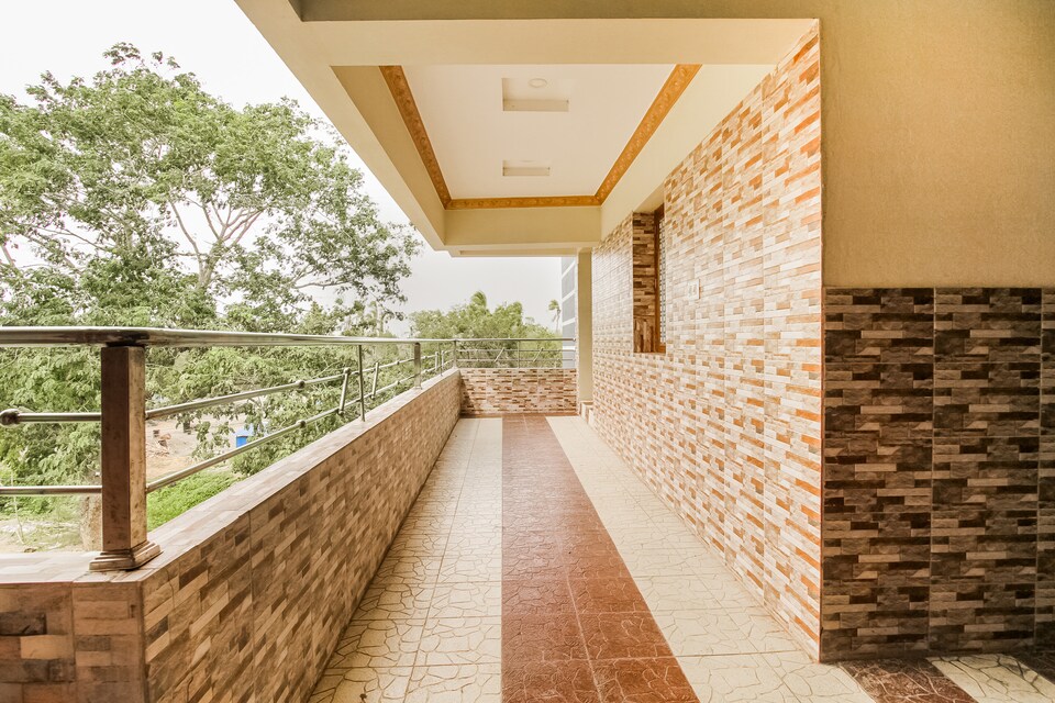 OYO 40945 Aakash Towers, Mannargudi, Kumbakonam
