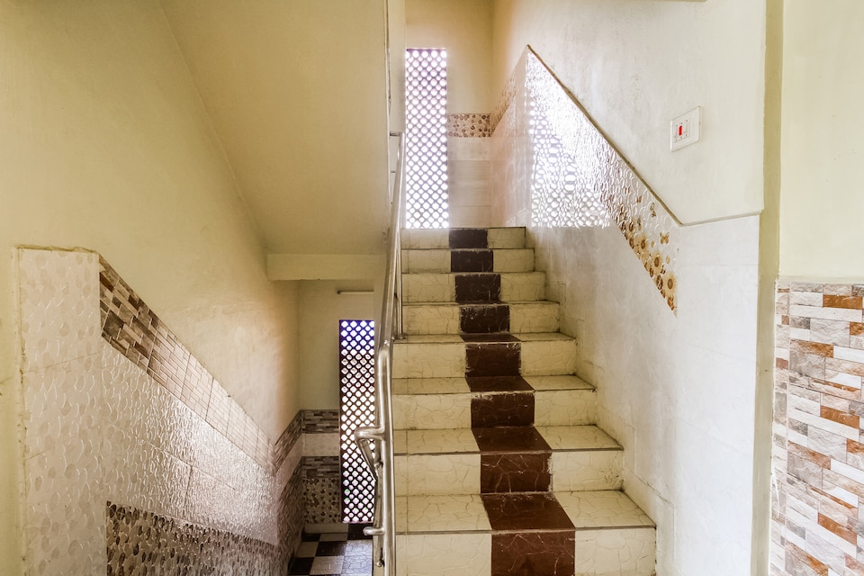OYO 40945 Aakash Towers, Mannargudi, Kumbakonam