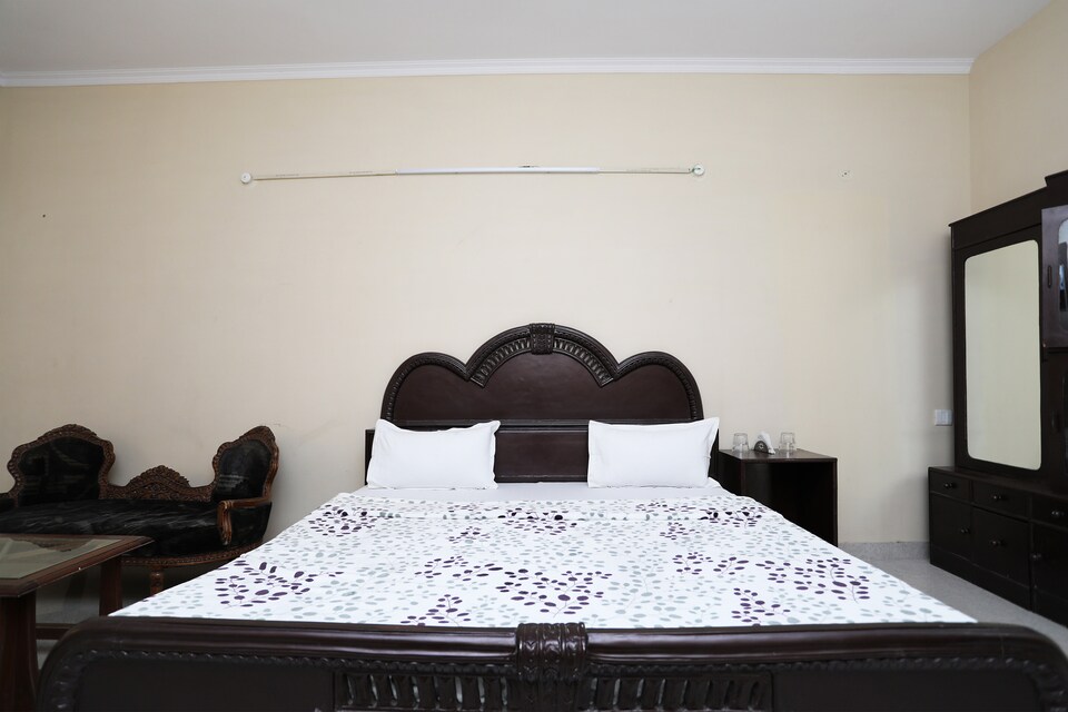 SPOT ON 40970 Hotel Amrit Castle, Moradabad, Moradabad