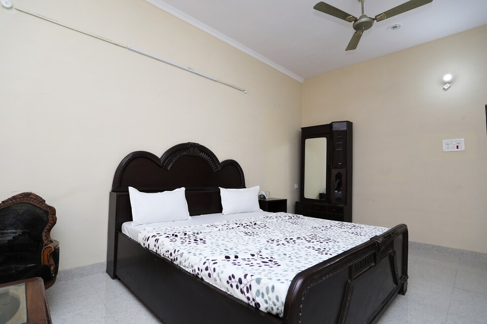 SPOT ON 40970 Hotel Amrit Castle, Moradabad, Moradabad