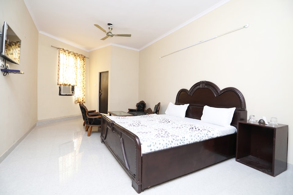 SPOT ON 40970 Hotel Amrit Castle, Moradabad, Moradabad