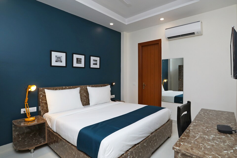 OYO SilverKey Netaji Subhash Marg Near Omaxe Celebration Mall, Medanta, Gurgaon