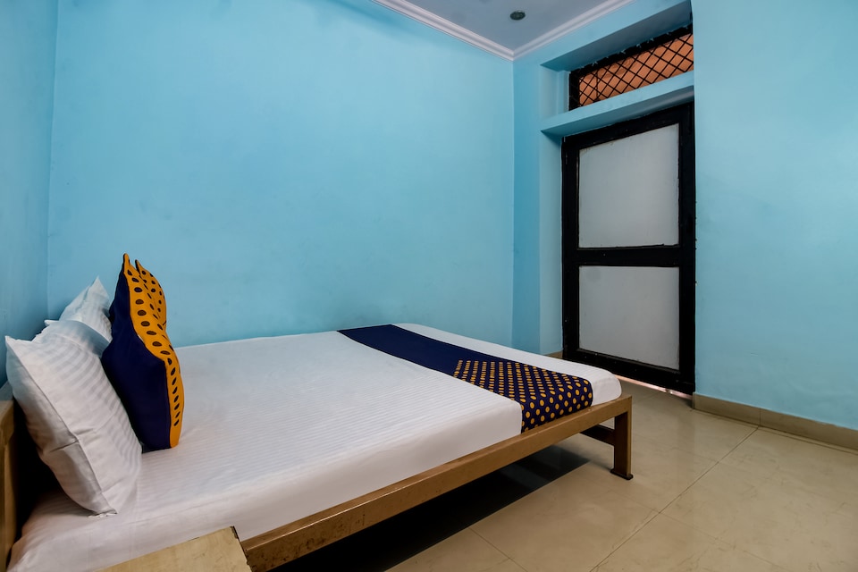 SPOT ON 40972 Hotel Gurubaksh, Rampur, Rampur