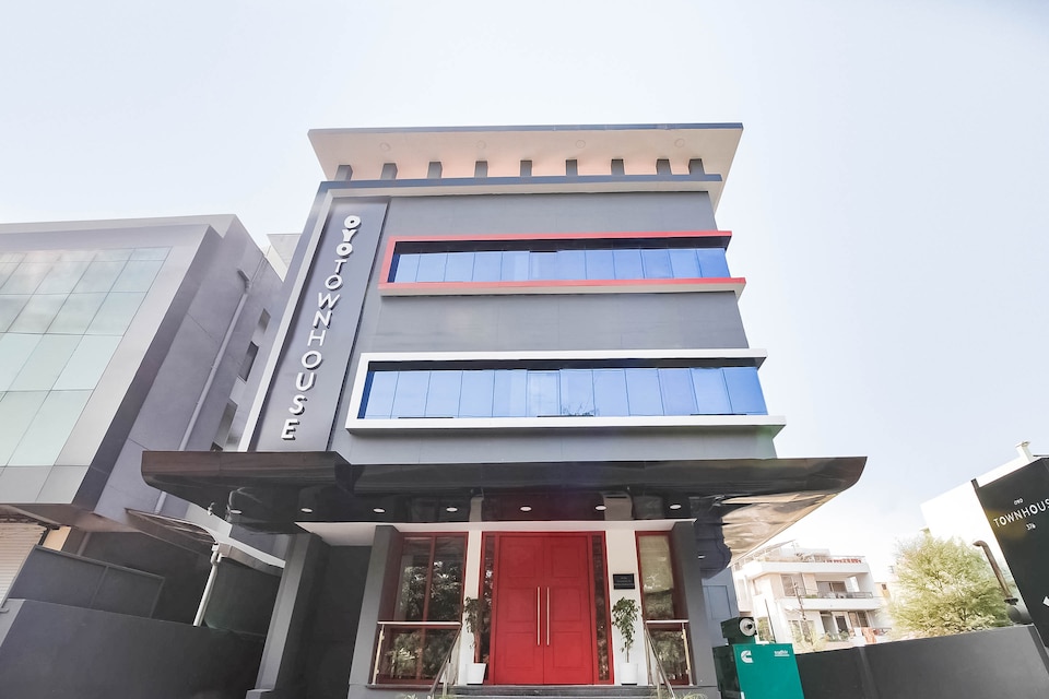 OYO Townhouse 376 Lords Regency, Vijay Nagar Indore, Indore