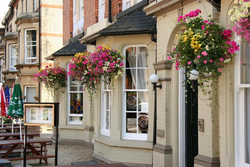 OYO The Avenue Hotel, Lincoln (North England), Lincoln