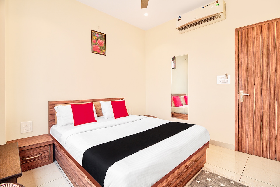 Capital O 41054 Hotel Raj And Restaurant, Sardarpura Jodhpur, Jodhpur