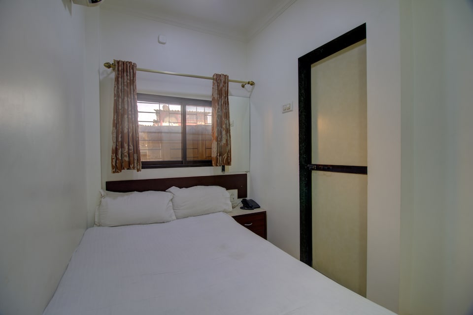 SPOT ON 41085 Hotel Royal Residency, Mumbai Domestic Airport, Mumbai