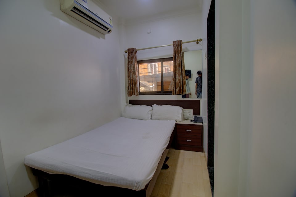 SPOT ON 41085 Hotel Royal Residency, Mumbai Domestic Airport, Mumbai