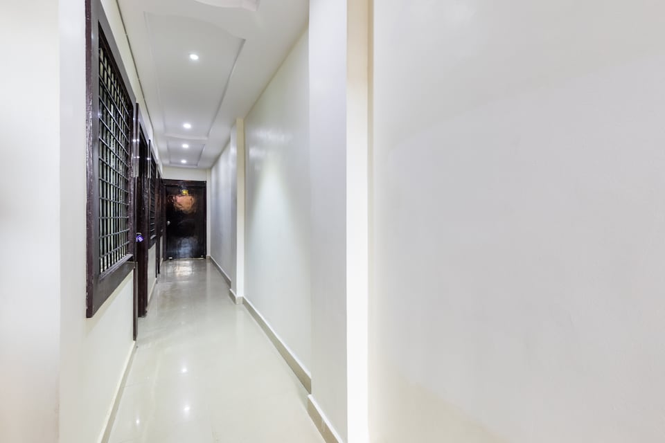 OYO 41086 Royal Star Bairagarh, New Market Bhopal, Bhopal