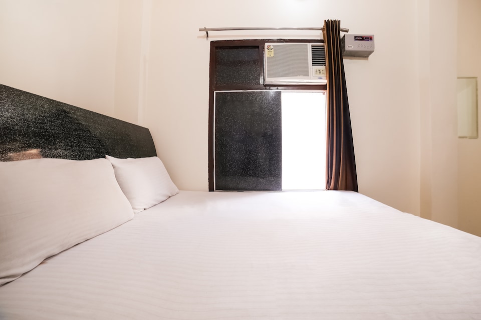 SPOT ON 41093 Shri Radhey Guest House, Civil Lines Bareilly, Bareilly