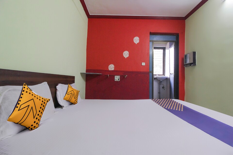 SPOT ON 41095 Hotel Supriya, Karjat city, Karjat