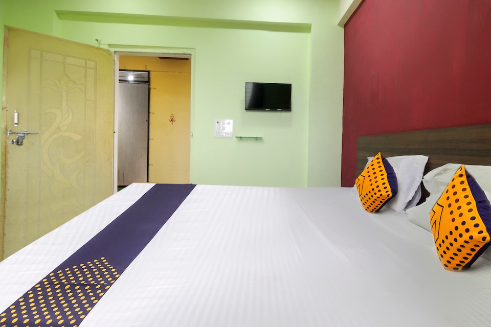 SPOT ON 41095 Hotel Supriya, Karjat city, Karjat