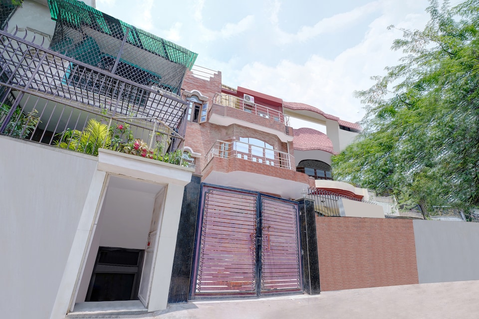 OYO Home 41098 Comfort Home Stay, Saket Delhi, Delhi