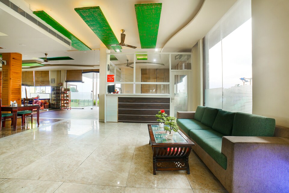 OYO 41129 Hotel Kanha Restaurant And Marriage Garden, Reengus, Reengus