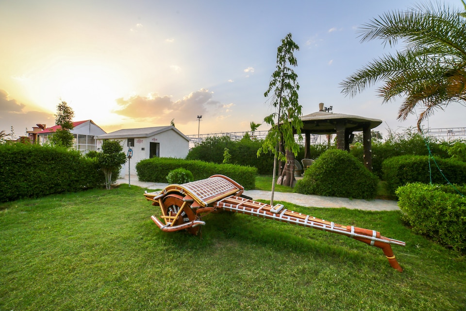 OYO 41129 Hotel Kanha Restaurant And Marriage Garden, Reengus, Reengus