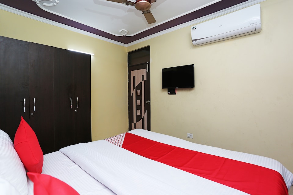 OYO Star Inn Near Ambience Mall, Udyog Vihar, Gurgaon