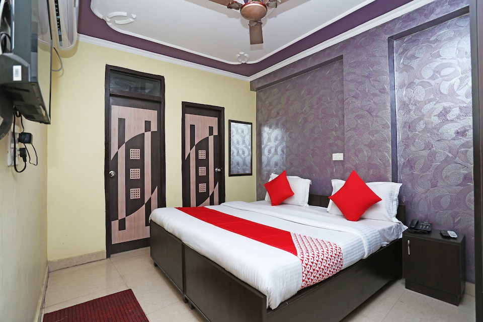 OYO Star Inn Near Ambience Mall, Udyog Vihar, Gurgaon