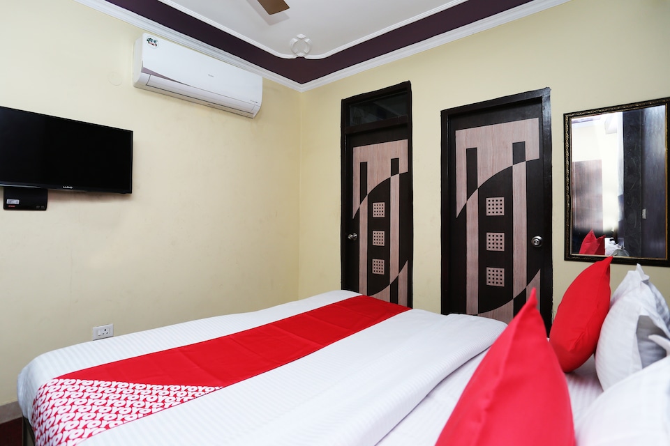 OYO Star Inn Near Ambience Mall, Udyog Vihar, Gurgaon