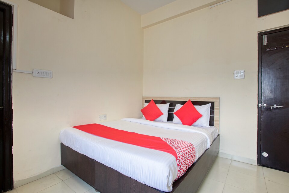 Live on IND1060, Vijay Nagar Indore, Indore