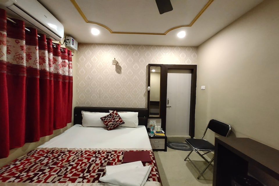 OYO 41160 Hotel Holiday Inn, Silchar, सिलचर