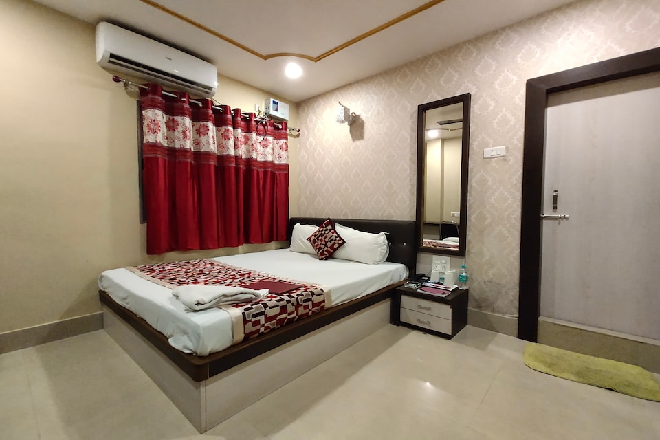 OYO 41160 Hotel Holiday Inn, Silchar, सिलचर