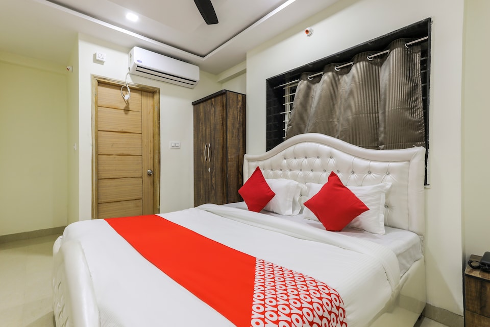 OYO 41187 Hotel Jainam Regency, Bombay Hospital, Indore