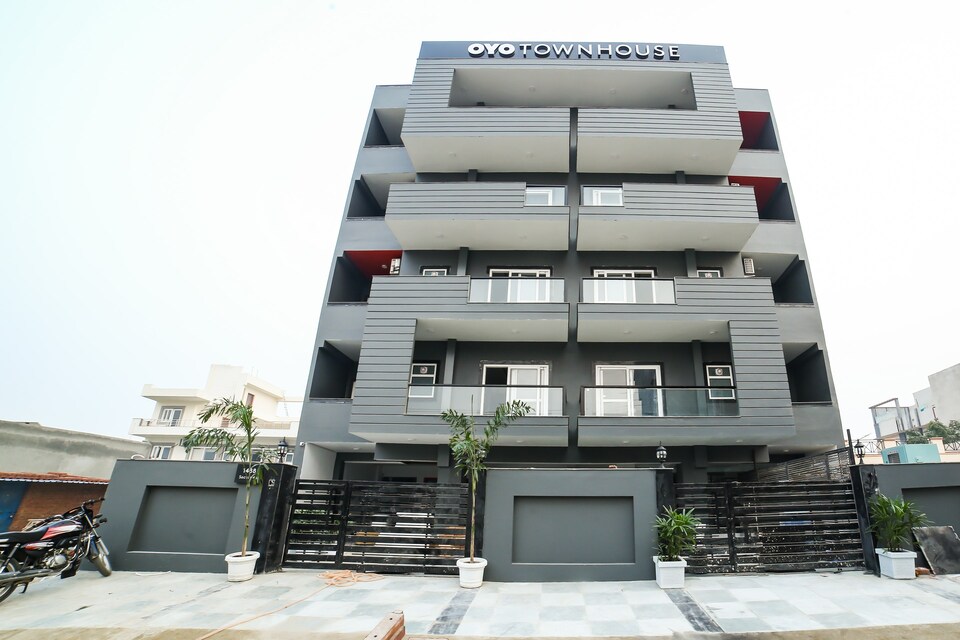 OYO Townhouse 221 Sec 46, Gurgaon Near Omaxe Celebration Mall, Huda 2 Gurgaon, Gurgaon